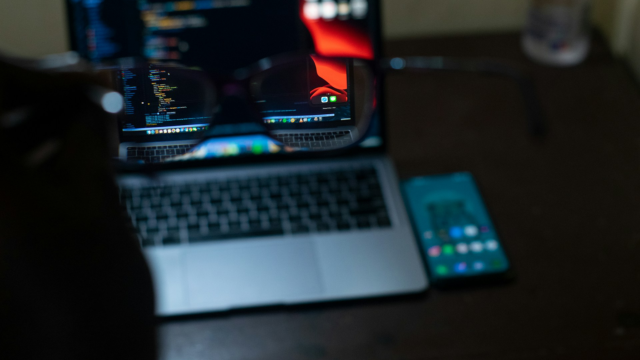 Hackers Use Apple Screen Sharing to Hijack Macs and Earn Crypto
