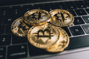 Bitcoin’s Portfolio Test: Bearish Forecast vs. BlackRock Research