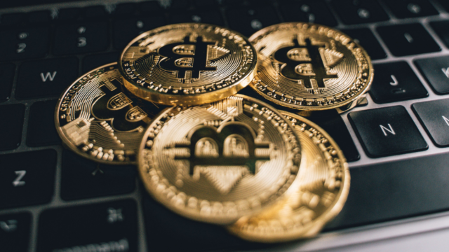 Bloomberg Strategist Calls Bitcoin a ‘Stock Puppet’, No Longer an Independent Hedge