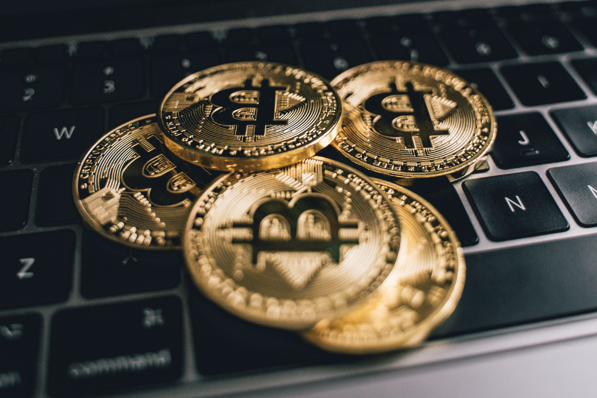 Bloomberg Strategist Calls Bitcoin a ‘Stock Puppet’, No Longer an Independent Hedge