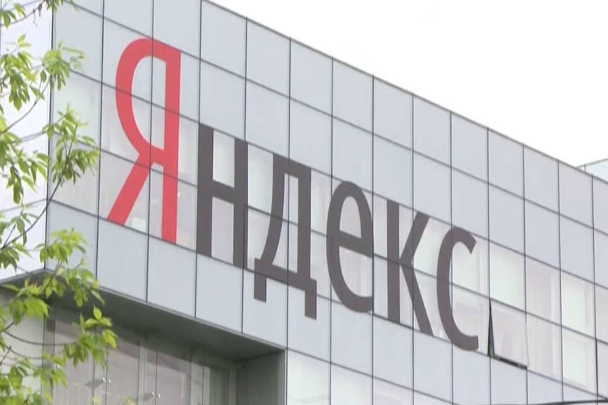 Zelenskyy Says Social Media ‘Easier to Breathe’ After Yandex Strikes as Viral Claims of Silenced Bots Spread on X and Reddit